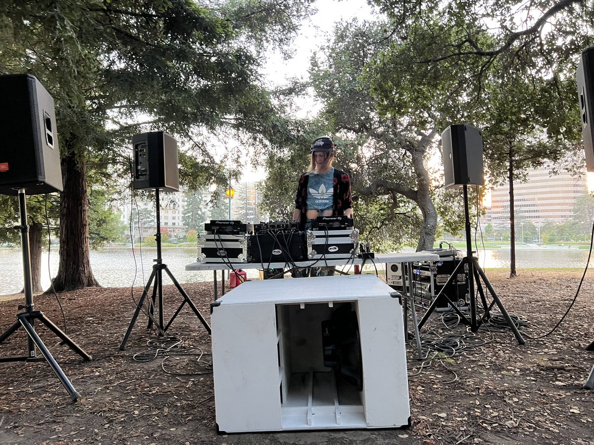 envelop_e_her's tweet photo. Thank you so much to our Oakland family for coming out and supporting us today.
We love you. 🖤

🎛 The one and only gayphextwin 🖤 https://t.co/F905Ce7ExL