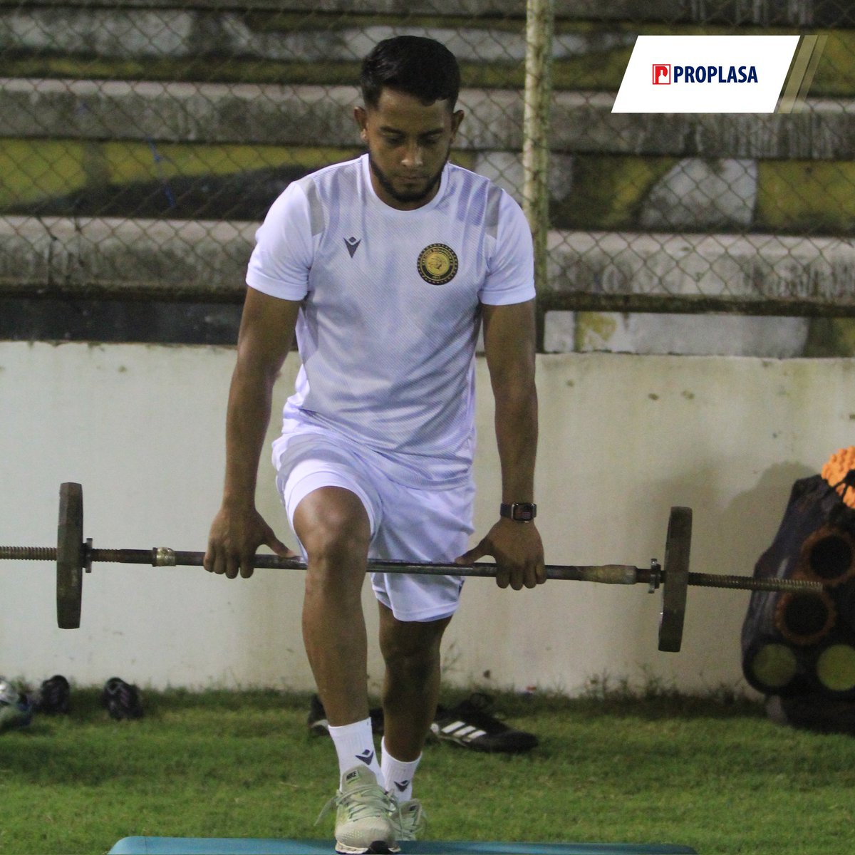 Diriangen_FC's tweet photo. 📸 Antes que acabe el día les dejamos postales de nuestro entreno de esta tarde en casa 🏟.
👉 Presentada por #Proplasa.
#JuntosPorLaHistoria #VamosCaciques https://t.co/q90zfNM1Wi