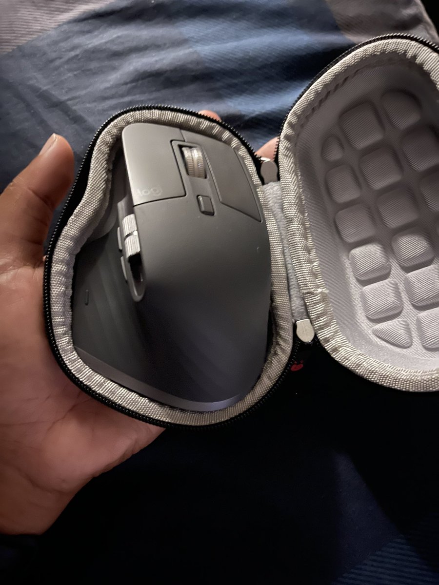 Dylan_Dilworth's tweet image. So my mouse went missing and I couldn’t find it for like 2 months. So I just used it as an excuse to upgrade to the #LogitechMXMaster3s . Videos and editing is back