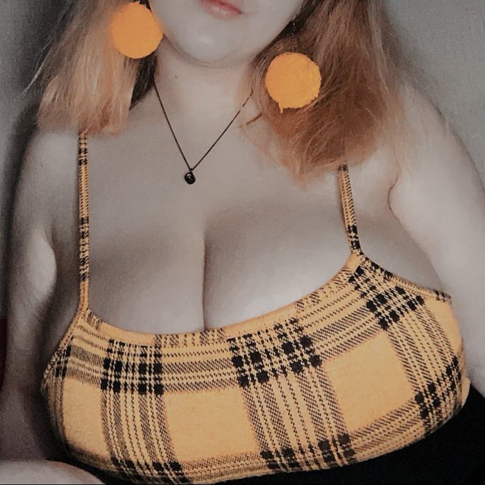 boobs https://t.co/Hkd03xiqMI