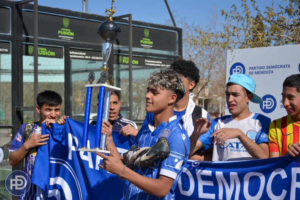 MarcosSanchezGC's tweet photo. Cerca de 100 jóvenes de diferentes barrios de Godoy Cruz, fueron protagonistas del primer torneo de fútbol Organizado por la Juventud del Partido Demócrata de Mendoza . 

Felicitaciones a todos los que hicieron posible está gran actividad. 

Viva la libertad 💪💪 https://t.co/63DT8aG4hT