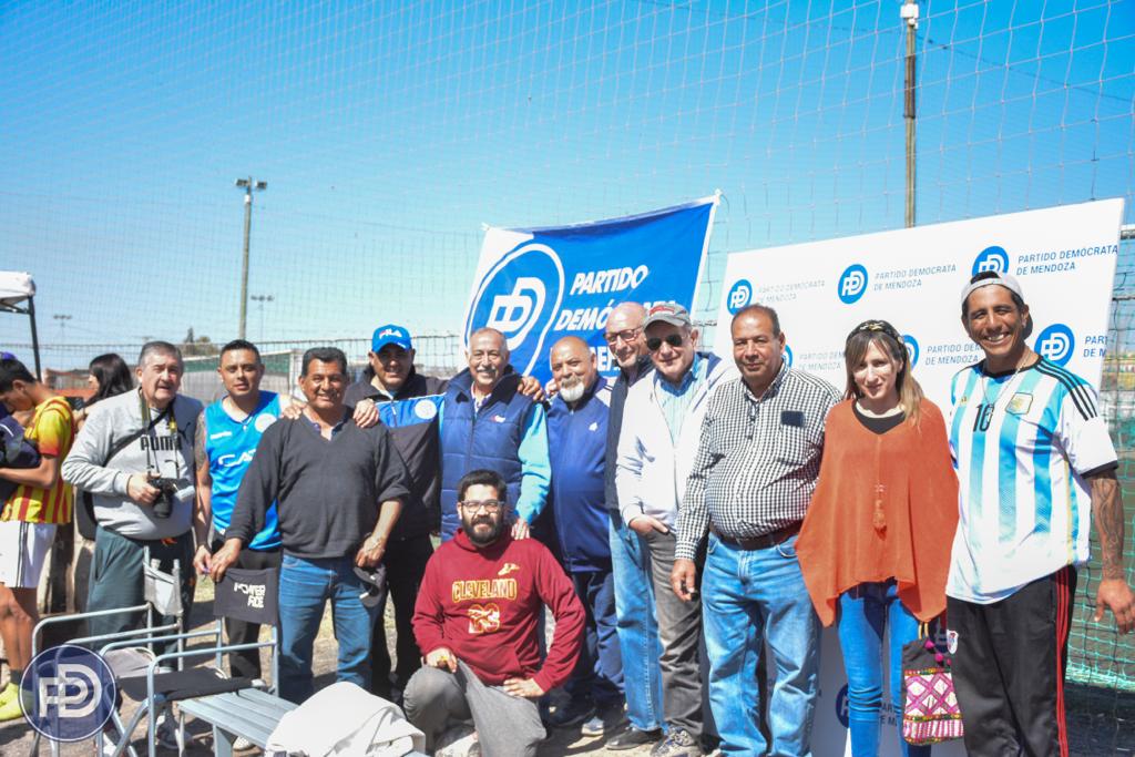 MarcosSanchezGC's tweet photo. Cerca de 100 jóvenes de diferentes barrios de Godoy Cruz, fueron protagonistas del primer torneo de fútbol Organizado por la Juventud del Partido Demócrata de Mendoza . 

Felicitaciones a todos los que hicieron posible está gran actividad. 

Viva la libertad 💪💪 https://t.co/63DT8aG4hT