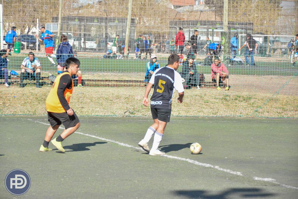MarcosSanchezGC's tweet photo. Cerca de 100 jóvenes de diferentes barrios de Godoy Cruz, fueron protagonistas del primer torneo de fútbol Organizado por la Juventud del Partido Demócrata de Mendoza . 

Felicitaciones a todos los que hicieron posible está gran actividad. 

Viva la libertad 💪💪 https://t.co/63DT8aG4hT