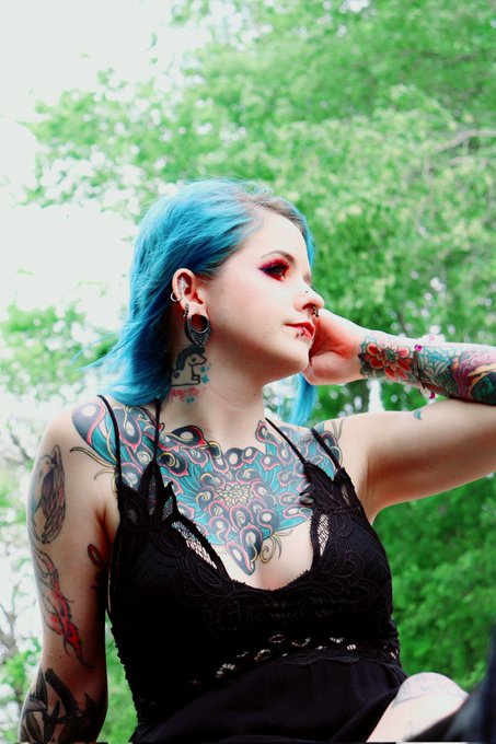 Some days I feel like I could be a model... but most days I don't feel pretty enough tbh... I decided