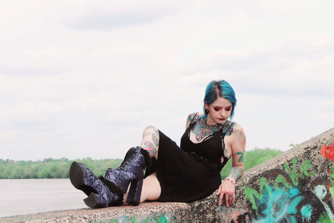 Some days I feel like I could be a model... but most days I don't feel pretty enough tbh... I decided