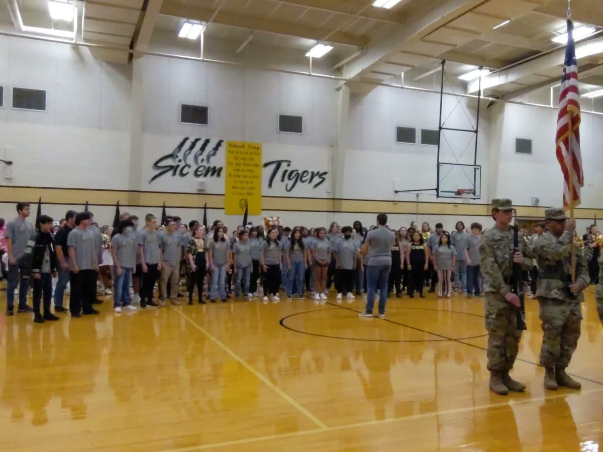 So proud of our Conroe Chorale! Great performance at the Pep-Rally on Friday! Ready for another great week! 💛🫰