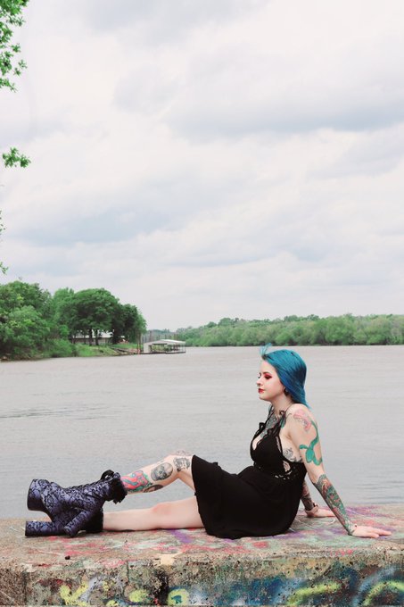 Some days I feel like I could be a model... but most days I don't feel pretty enough tbh... I decided