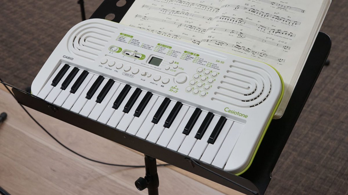 pianocloud_fuku's tweet photo. #ピアノクラウド福井
CASIOミニキーボード SA-50,SA-51
合唱の練習の時 音取用に使っています。
小さくで、電池式なので、どこにでも持っていけます。
色は 白と黒の2色。
https://t.co/1CB9guajLD
#CASIO #SA50 #SA51 #ミニキーボード #福井 #楽器店 #MPCstore #PianoCloud https://t.co/A9v8jzOh06