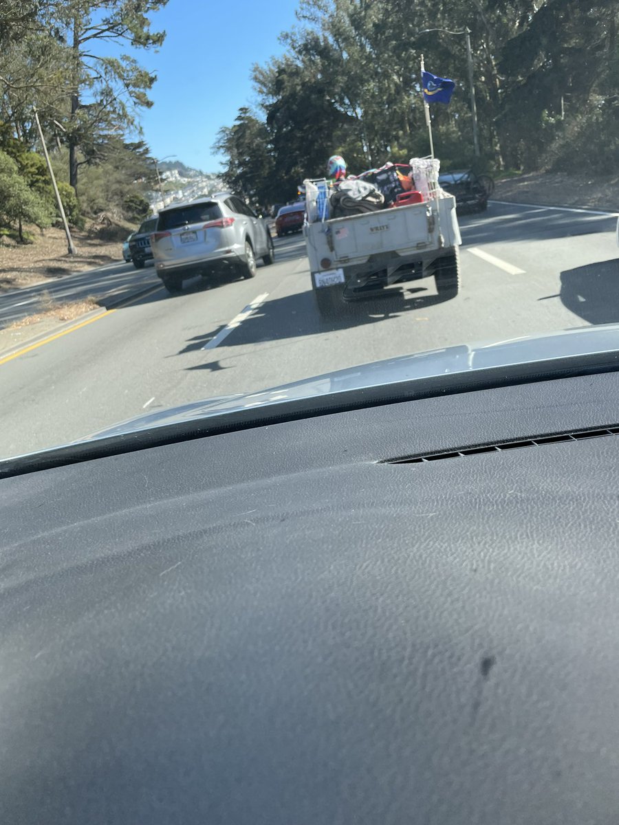KellyPopOut's tweet photo. @3DennisCarlins It check this vehicle I saw cross GGBride, driving down the Presidio &amp; down 19th Ave. https://t.co/AJz4nKuOaJ