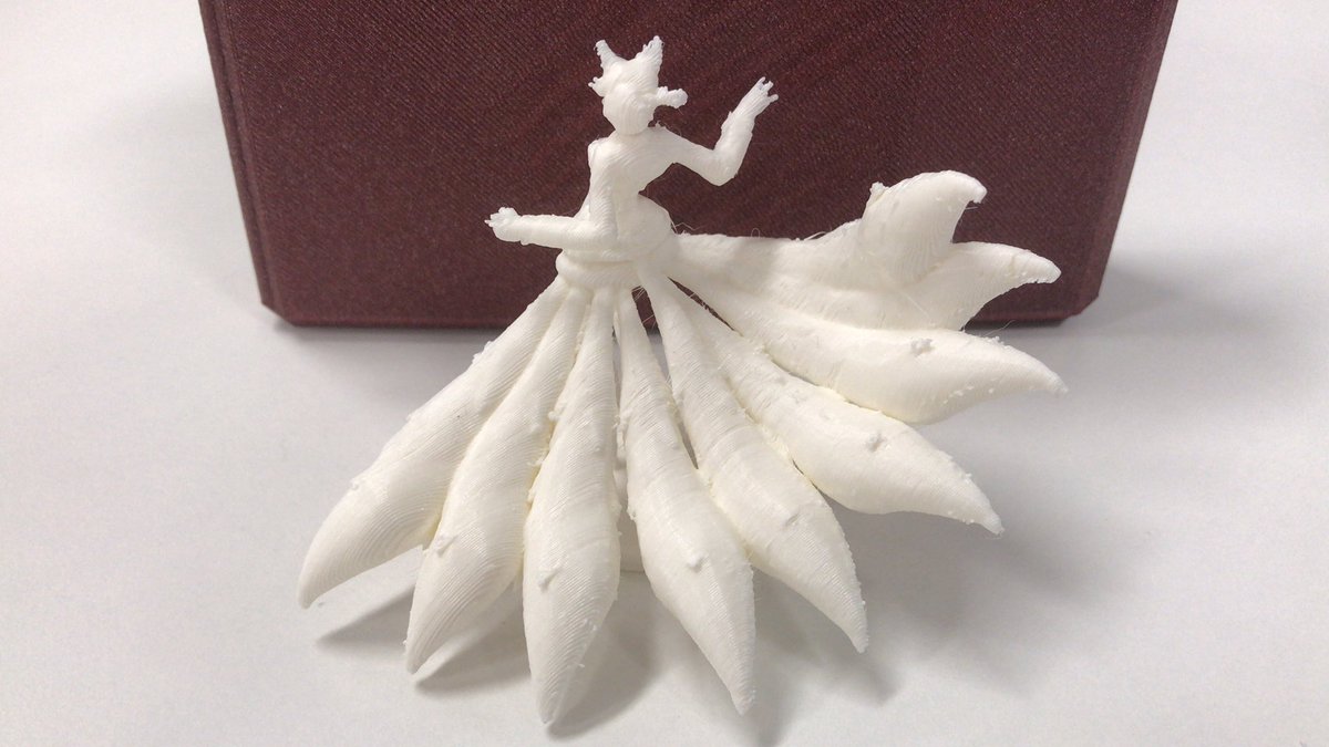 UntoDucks's tweet photo. finally done with my ahri model, the tails seems really good https://t.co/Z0i0wBLszz