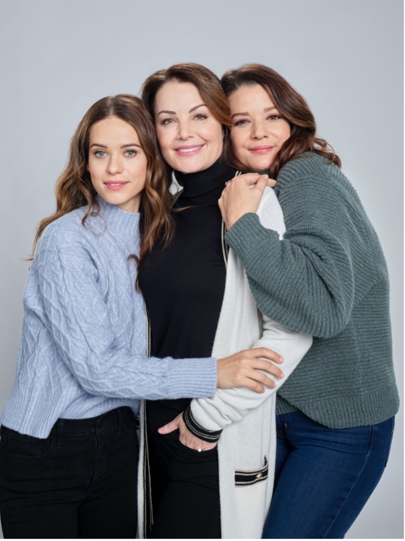 hallmarkchannel's tweet photo. Posy @LyndsyMFonseca, Hannah @ericadurancetv and Beth @KimberleySustad are living their lives on very different paths. Could a reunion help them figure out what they want in life? #NorthToHome https://t.co/LXVYxzyrKi
