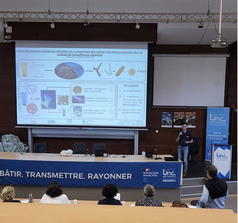 UMREntropie's tweet photo. Edition 2022 des Doctoriales @unc_nc 
https://t.co/XDAcfn11O0

3 doctorants @UMREntropie ont présenté leurs travaux : @Thibault_Lv @WeissWilfried1 @BerrTris (🥇Prix 2nde année)

👏👏Bravo à tou.te.s et merci @unc_nc et #EcoleDoctoralePacifique https://t.co/7YKpFNazvm