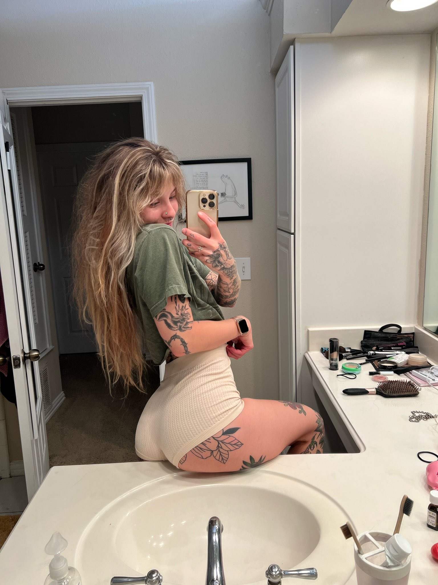 awlivv (very hot) on Twitter: "oops freaked out deleted this pic and