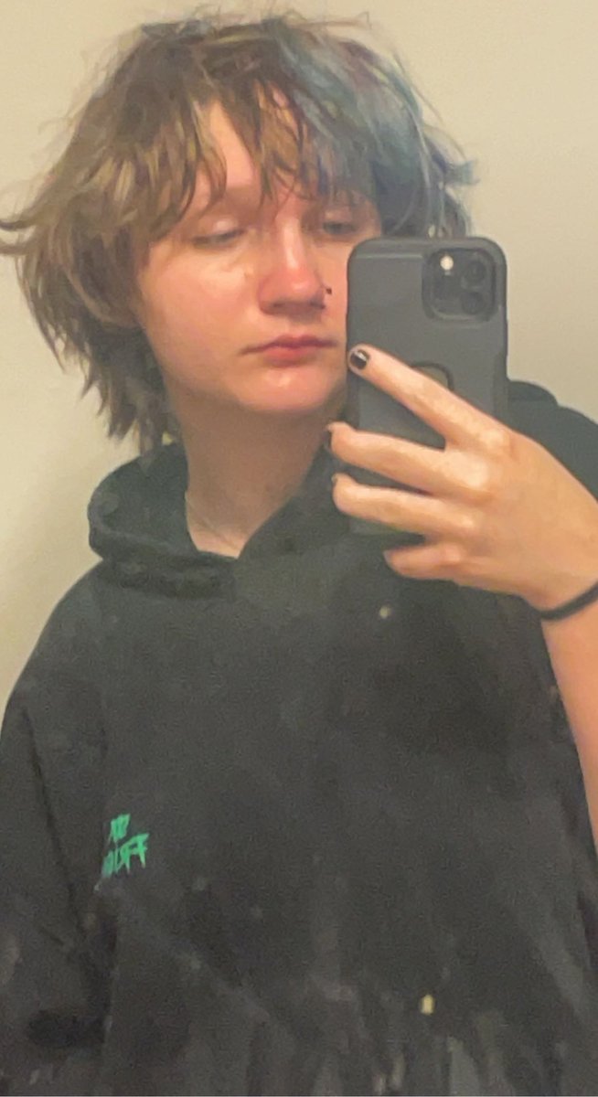 cre3per_awman's tweet photo. my (not) first #mlmmonday !!! well first for this acc lol also face reveal ig ??? i didn’t have any pics of my fit today but heres. me. lol idk what im doing anyways here u go https://t.co/jEvOK8Yzcw