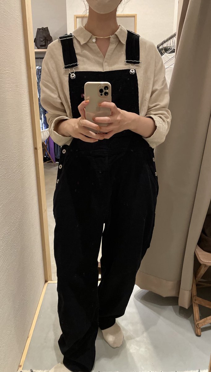pichet_paseo's tweet photo. recommend corduroy overall🌰

秋らしさ全開のコーデュロイオーバーオールが入荷です！

わたしのおすすめはブラック！
このゆるいシルエット、
あまり可愛くなりすぎずに着用できるところ
秋冬持ってて損はないアイテムです https://t.co/UZSgkd7PQe