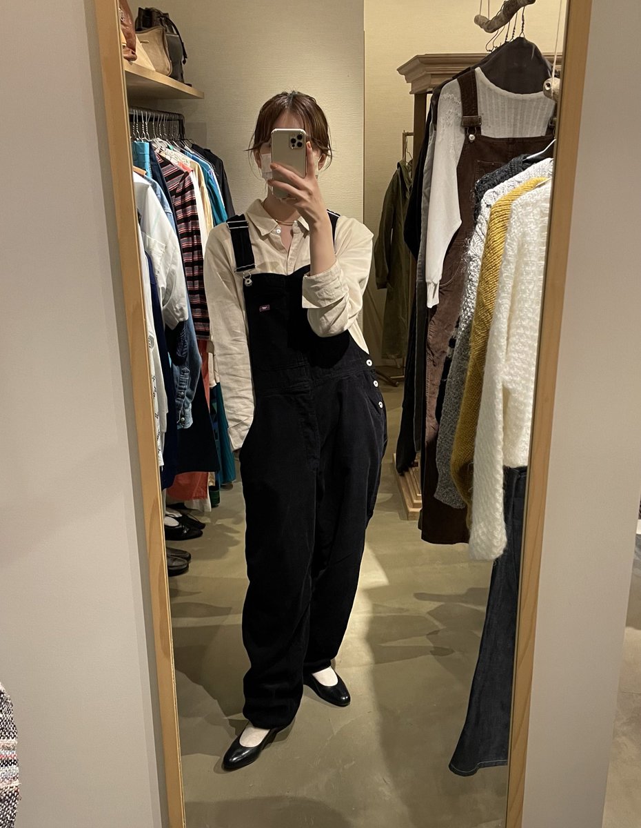 pichet_paseo's tweet photo. recommend corduroy overall🌰

秋らしさ全開のコーデュロイオーバーオールが入荷です！

わたしのおすすめはブラック！
このゆるいシルエット、
あまり可愛くなりすぎずに着用できるところ
秋冬持ってて損はないアイテムです https://t.co/UZSgkd7PQe