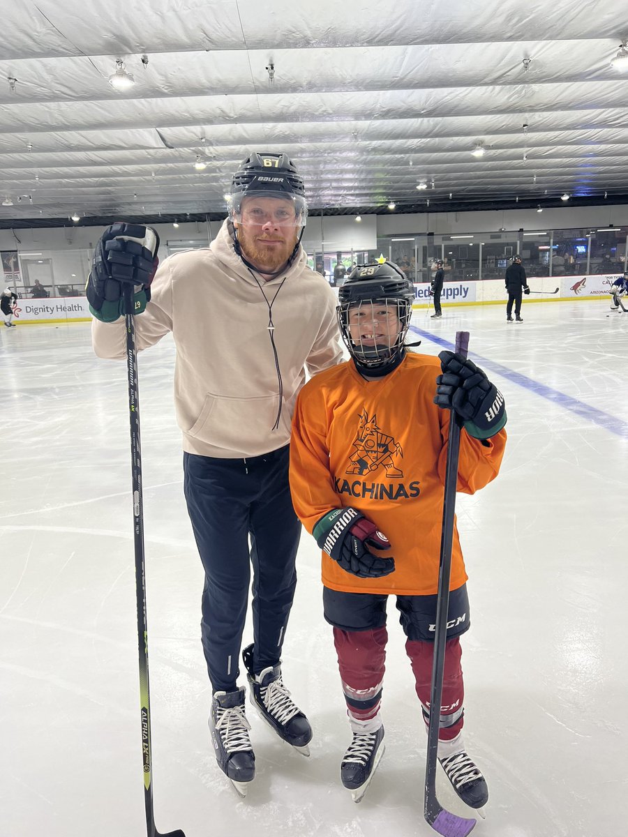 rttravis's tweet photo. What an awesome night at @arizonakachinas practice! @LawCrouse was gracious enough to spend his Labor Day evening helping guest coach Lena and her team. Huge thanks to Lawson and @clairestewartt for being some of the biggest supporters of both Lena and girls hockey in AZ!! https://t.co/Qv4Z1eqiY9