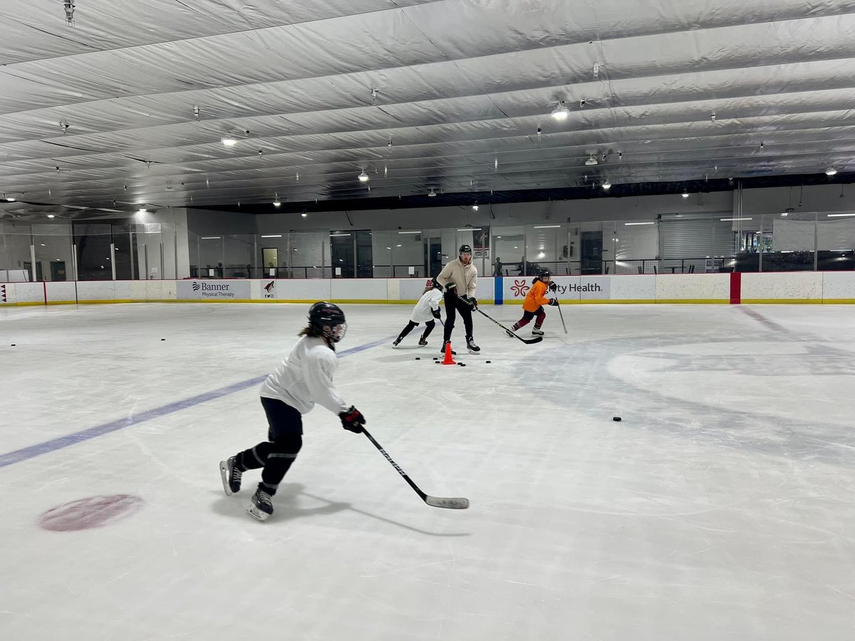 rttravis's tweet photo. What an awesome night at @arizonakachinas practice! @LawCrouse was gracious enough to spend his Labor Day evening helping guest coach Lena and her team. Huge thanks to Lawson and @clairestewartt for being some of the biggest supporters of both Lena and girls hockey in AZ!! https://t.co/Qv4Z1eqiY9