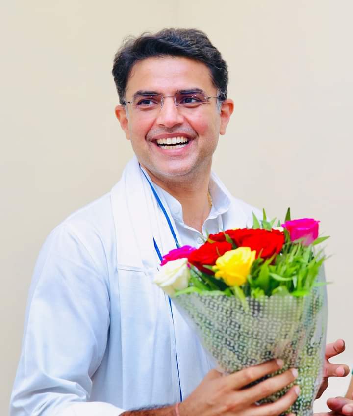 anuragojha71's tweet photo. #सचिन_संग_राजस्थान Today, there is an atmosphere of enthusiasm in every worker associated with Congress &amp; Pilot from every corner of the country  without any invitation, people are celebrating the birthday of their Jannayak with enthusiasm, this is the identity of the real leader https://t.co/77z336MX3q
