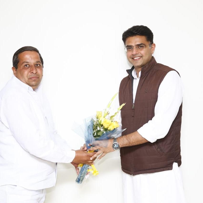 anuragojha71's tweet photo. #सचिन_संग_राजस्थान Today, there is an atmosphere of enthusiasm in every worker associated with Congress &amp; Pilot from every corner of the country  without any invitation, people are celebrating the birthday of their Jannayak with enthusiasm, this is the identity of the real leader https://t.co/77z336MX3q