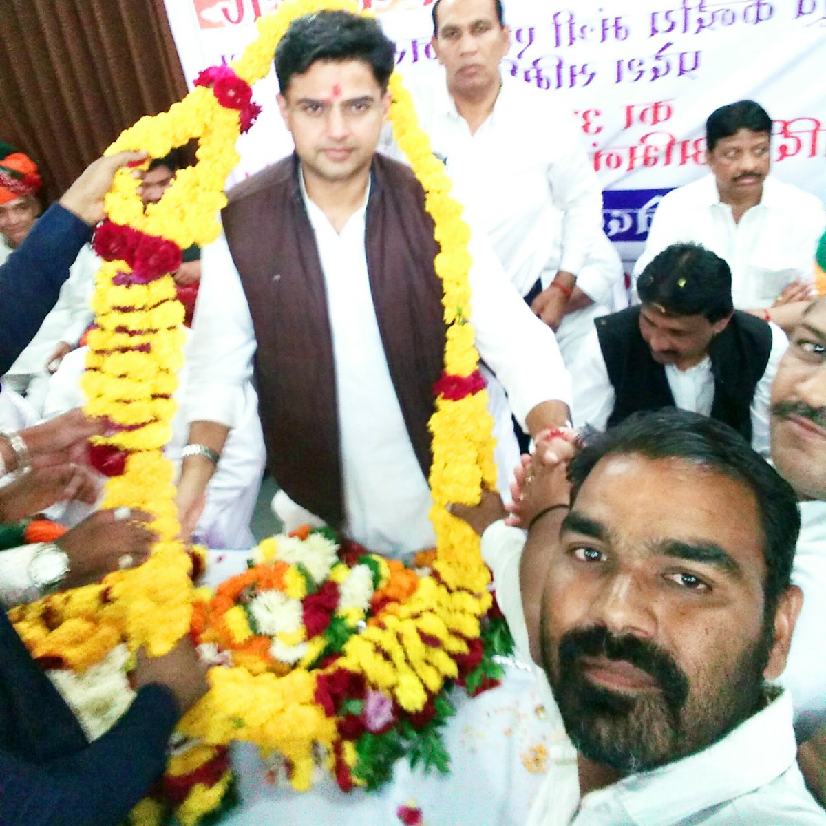 ShyamHadwa's tweet photo. गुर्जर समाज के अनमोल रतन राजस्थान प्रदेश के सबसे ज्यादा प्रदेश अध्यक्ष पूर्व डिप्टी सीएम श्री सचिन जी पायलट को जन्मदिन की बहुत-बहुत बधाई हार्दिक शुभकामनाएं
@SachinPilot 
@VijaySBainsla 
@gurjar_pannalal https://t.co/YBeWRiWOhp
