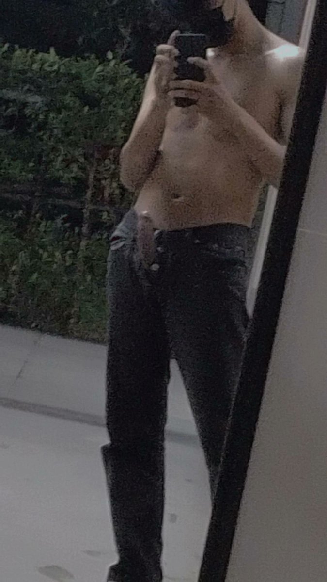 ceabesth2's tweet photo. อยากม��คนถ่ายรูปให้จัง🥺 #สมุทรสาครนัดเย็ด https://t.co/dHBSfwR41h