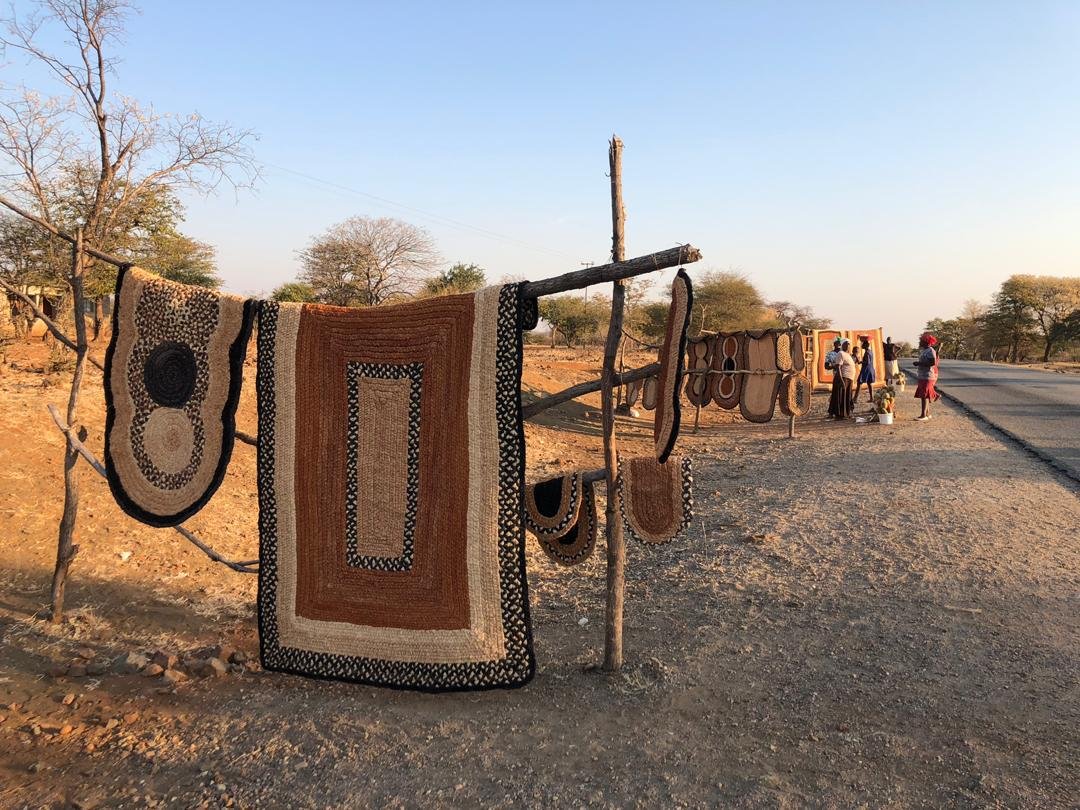 ZtaUpdates's tweet photo. Good morning from the #Masvingo-#Mutare highway where you come across these #Baobab #mats...intricately woven with #ZimBho pride👌, showing off the cultural beauty of the #Manyika people!
#EasternHighlands
#VisitZimbabwe
#MeetInZim
#ZimBho👍
📷: Skha Masunda, @stevenchikosi https://t.co/EjblKdlMya