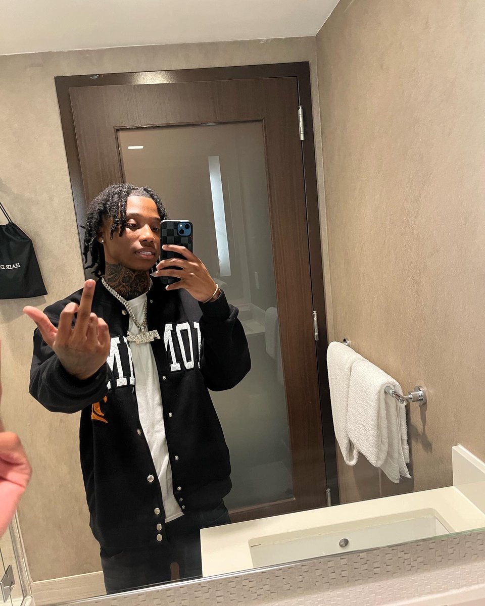 SuaveK__'s tweet photo. 🦇 https://t.co/PlG3lLyX9B