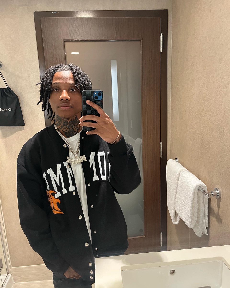 SuaveK__'s tweet photo. 🦇 https://t.co/PlG3lLyX9B