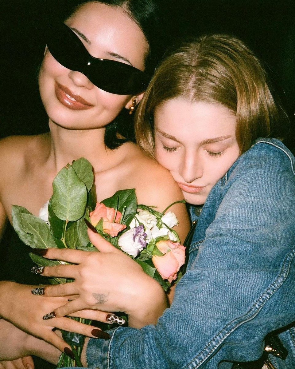 detailschafer's tweet photo. elas!! https://t.co/dH2SoNd5lF