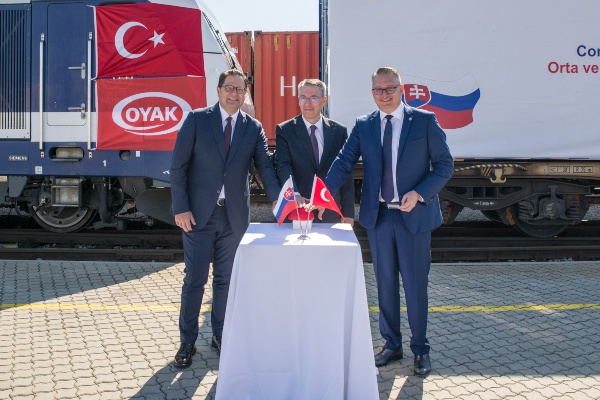 PortalPortuario's tweet photo. HHLA presenta nuevas conexiones ferroviarias entre el Báltico y el Bósforo - https://t.co/Ion0DvKb8N #HHLA #Metrans https://t.co/gsanozKJjB