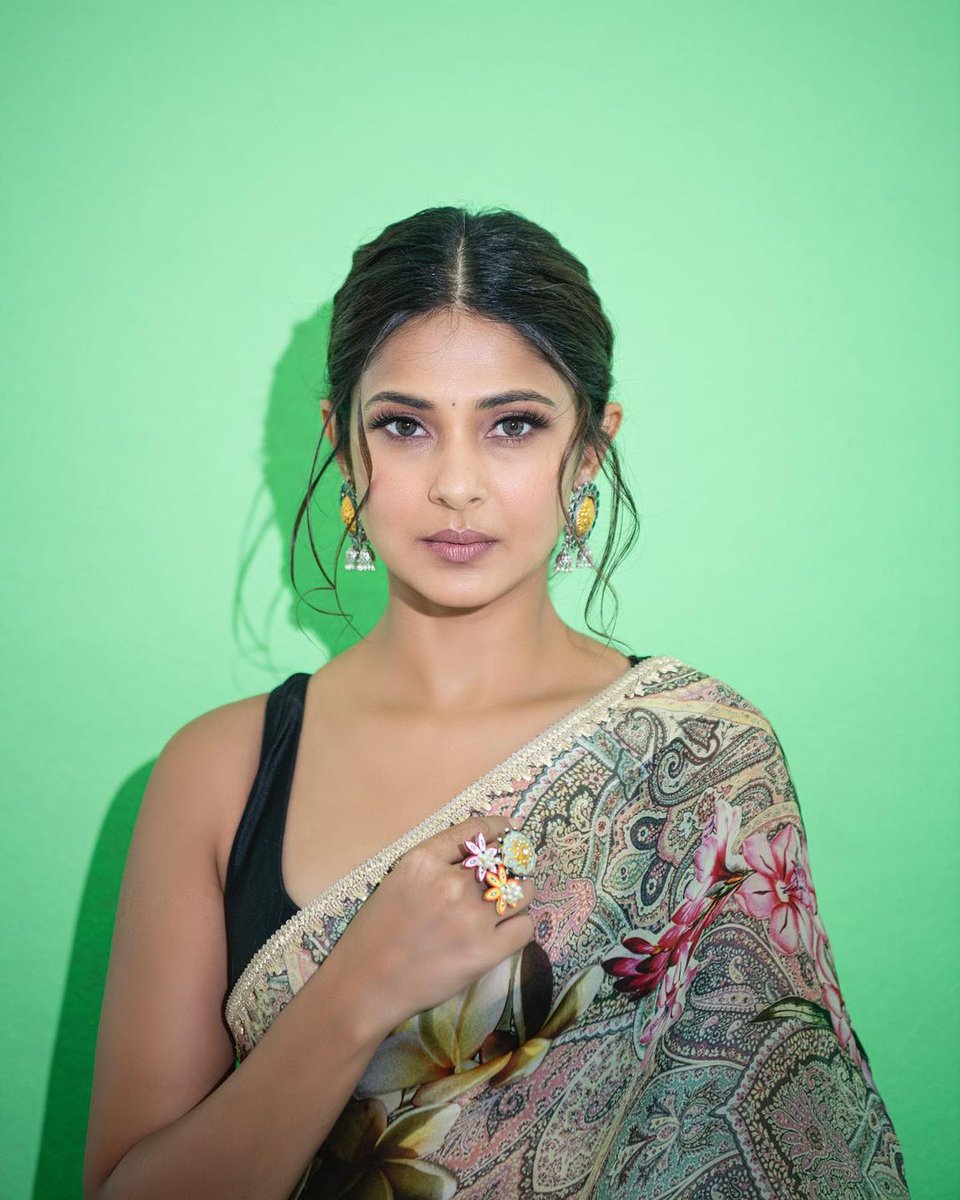 Vishusoni02's tweet photo. Seems Like Makers have Some Other Plans
As Per Sources #JenniferWinget Is Almost Confirmed For #Aashiqui3 opposite #KartikAaryan 

Like And RT, if you think they l make a good pair https://t.co/P4QFgAEMbW