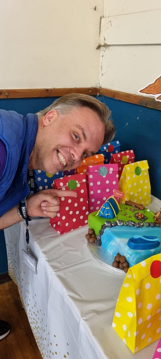 2ndSpilsby's tweet photo. We had an amazing time at our Squirrels 1st Birthday Party last night. We even had a visit from @KarlMovie from @BBCRadioLincs ! One whole year of Squirrel scouting! It's been amazing! @scouts @YoushapeLincs @LincsScout 
#squirrelscouts
#birthday
#ukscouting https://t.co/N5Nka8G9dc