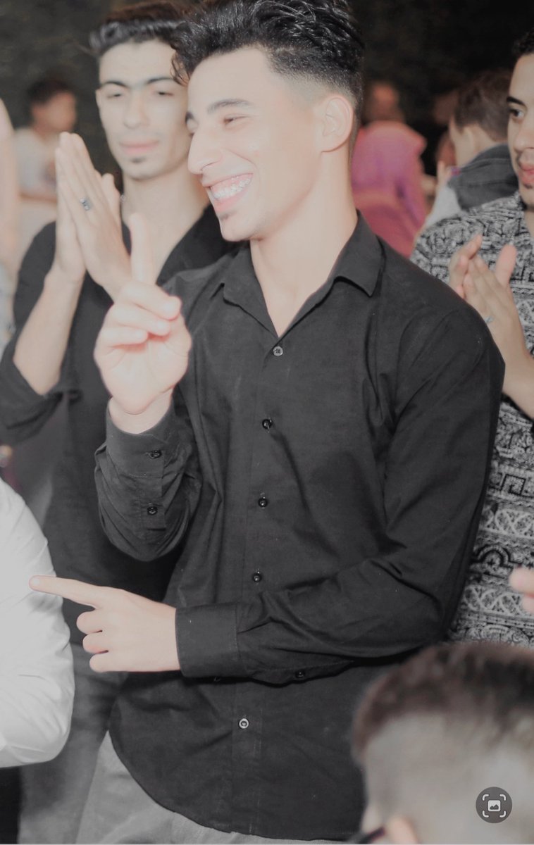 "فاليسرُ آتٍ والهمومُ ستنجلي
والعسرُ فينا ليس إلا مرحلة."