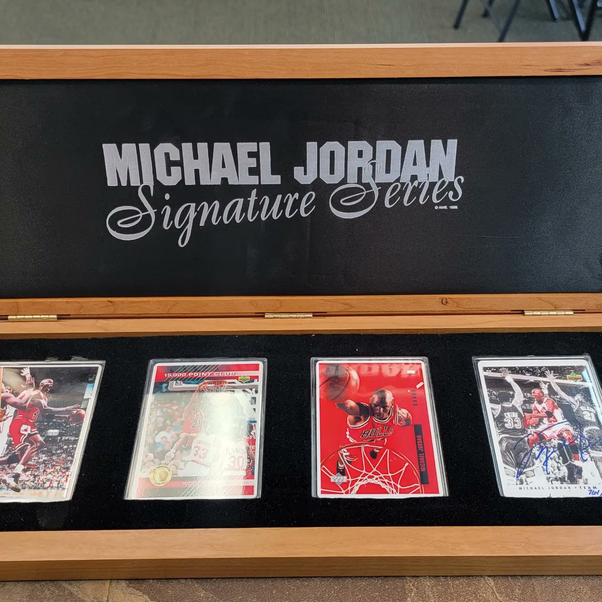 cardkingbreaks's tweet photo. We are doing the unthinkable. 
Giving away a Michael Jordan signature series set. Cheapest you can buy right now is over 4000 bucks on ebay. We have to get to 10,000 followers on Whatnot before the last day of September and we will give it away. Use code
https://t.co/IiPbUgB6Jf https://t.co/x00k0PWx6M