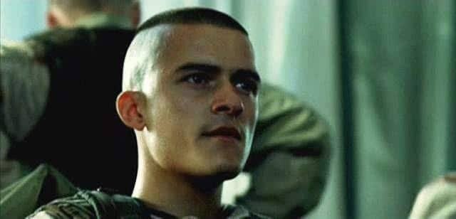 アウトポストの転がるトラックでおっ死んだ大尉、どっかで見た気がすると思ったらブラックホークダウンのブラックバーンやってた人だったね 