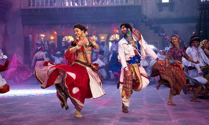 Paperclip_In's tweet photo. When you think ‘Ram Leela’, what comes to mind? Guns? Love? The dashing Deepika and Ranveer duo probably? But this Sanjay Leela Bhansali film also has a connection with some of the greatest literary doyens of India. A thread. 1/15 https://t.co/cXP3k9FsQU