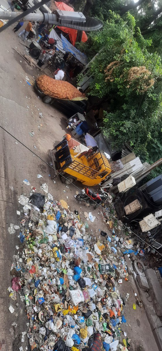 RSreeja2's tweet photo. @GHMCOnline @KTRTRS @KCRFansClub @trsharish 
Sir help us in cleaning our area, GHMC is trying hard to arrange garbage rickshaw collection but its going in vain. Authorities are requested to support us to remove these garbage dump from our area. Goshamahal Chandanwadi hyderabad https://t.co/xEWAQVNYdl