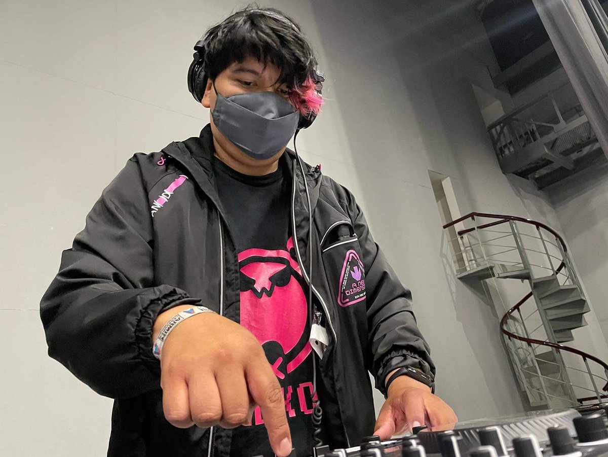 NeutralMoon's tweet photo. Hello! ✨️

#neutralmoon #djset #dj #cytus2 #cytus #neko #rayark #rayarkgames #djlife https://t.co/O2XMi39Ln8