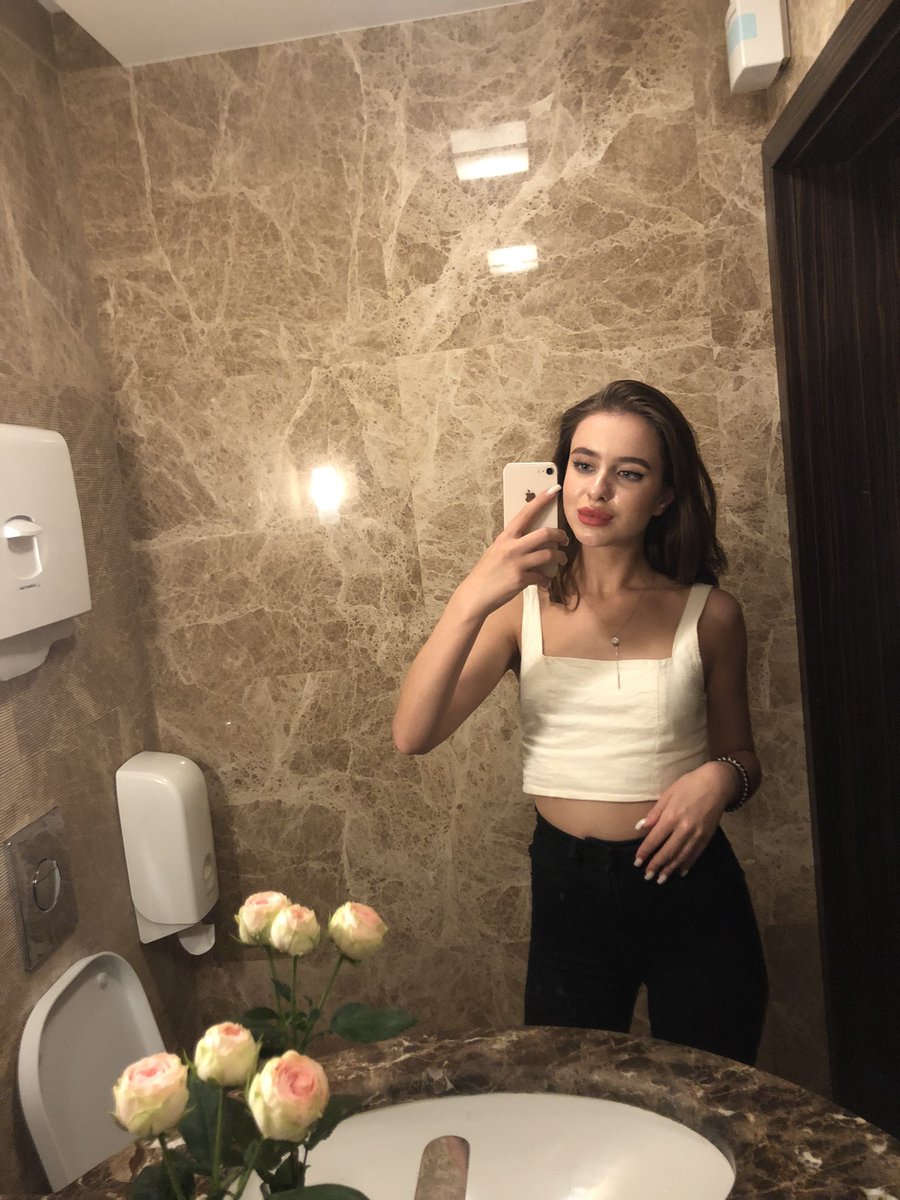 valleriis's tweet photo. @hotlineofme проводила и опять с мужиками шляться, что ж ты будешь делать https://t.co/Jcbm9O3LkJ