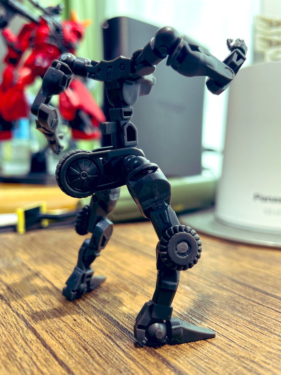 page46306999's tweet photo. 今日は台風の影響で出勤出来ず、急遽お休みを頂きました。
なのでエグゾフレーム(素体)作ってました。
改めて思うけど、単純な作りしてるなぁ〜と。けど、外装付けていくとゴッツくなっていくのよねぇ。
#exoframe
#プラモデル
#プラモデル好きと繋がりたい https://t.co/wEnpechsvd