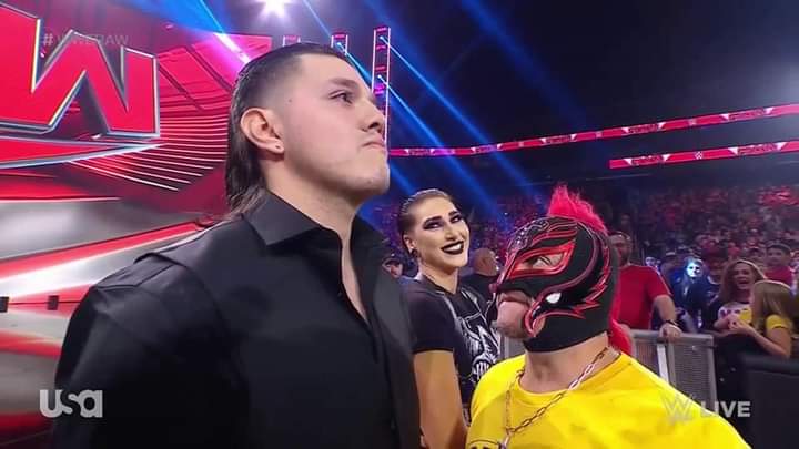 ConnectTVUSA's tweet photo. #ReyMysterio torn between the two as his son #Domink chose #TheJudgmentDay. WATCH #PROWRESTLING SHOW presents #WWERaw ring Report is out now.
➡️https://t.co/A94WKpVzY2
#WWE #WWERaw #AEWAllOut #AEW #AEWAllOut2022 https://t.co/J088mZnfbL