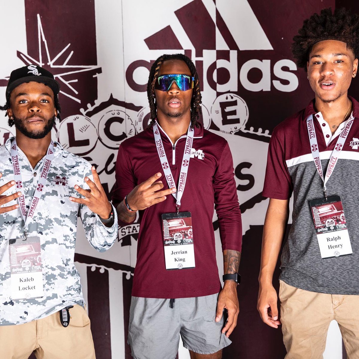 stank7k's tweet photo. i like these flicks better🐶@SpurrierCoach https://t.co/q8cb87xPuK