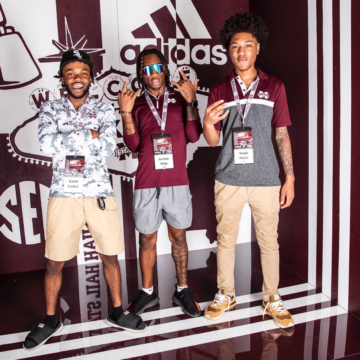 stank7k's tweet photo. i like these flicks better🐶@SpurrierCoach https://t.co/q8cb87xPuK