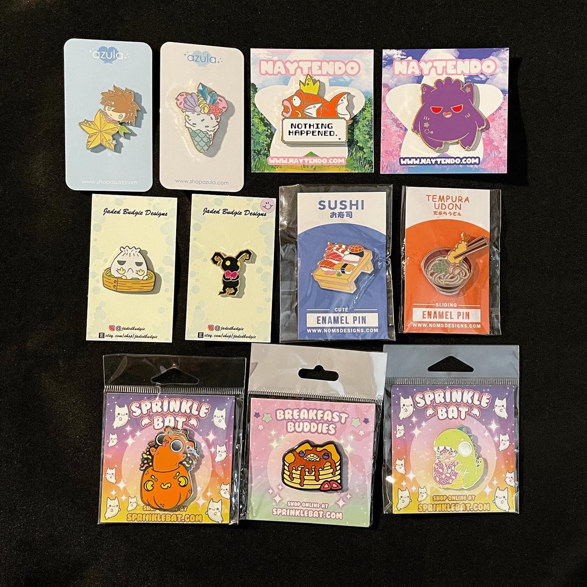 Robottosama's tweet photo. San Japan Pin Haul to swag out my ita-bag, these were hard to pass up with how amazing they look! I could literally spend my whole paycheck on their Etsy shops alone ♥️😁
#azula #naytendo #jadedbudgie #nomsdesigns #sprinklebat #batsybunny #cutiebunni #marachistudios #toasterkiwi https://t.co/fnq88XKuAj