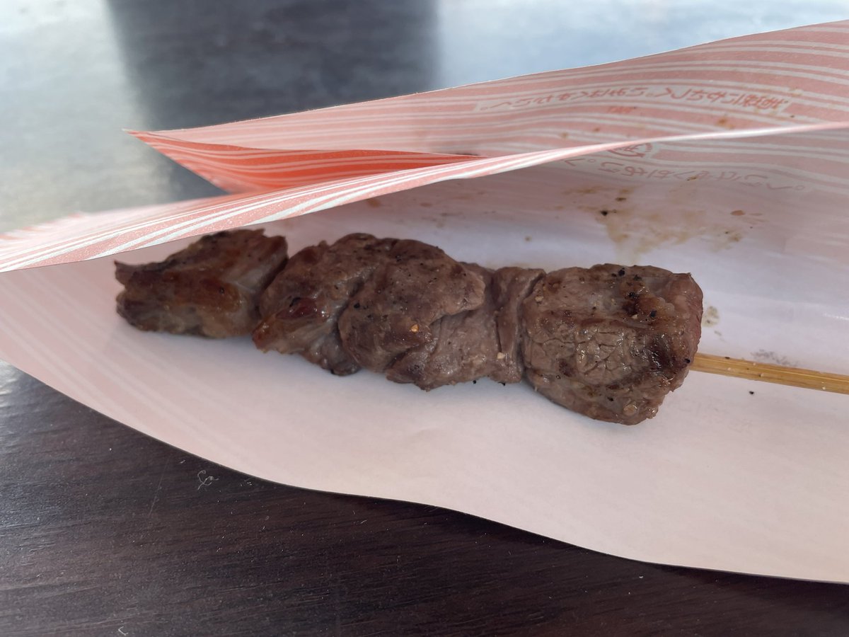 昼ごはんは飛騨牛の串焼き 