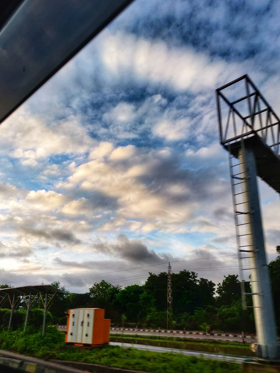 tbiswas_17's tweet photo. ☁️
My sky clicks 😩🤌 https://t.co/plubdAC563