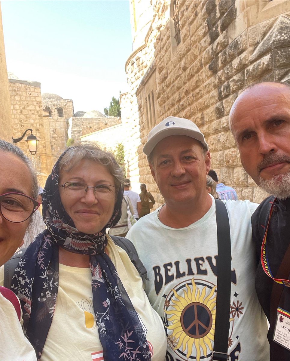 IsraelcuTomer's tweet photo. Atunci când realitatea virtuală devine palpabilă și NE ÎMBRĂȚIȘĂM la Ierusalim.🥰🤗💫🇷🇴🇮🇱.
.
.
.
#ghidierusalim #ghitomer #ghidisrael #israel2022 #israel https://t.co/urx5rbUIgu