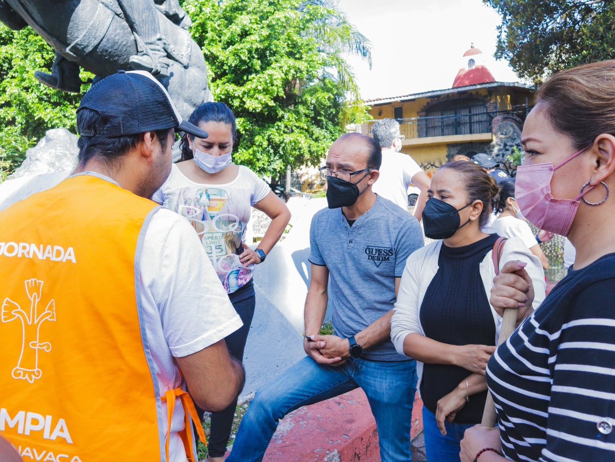 SDSySPCuerna's tweet photo. Seguimos trabajando para rescatar los espacios publicos de la ciudad de #Cuernavaca. ‼️🌳
Personal administrativo y operativo nos seguimos sumando a las Jornadas de Limpieza Comunitarias.
Entre todos hacemos que #Cuernavaca #Renazca
https://t.co/W6e9Nt7FJE https://t.co/Okcuc67XEf