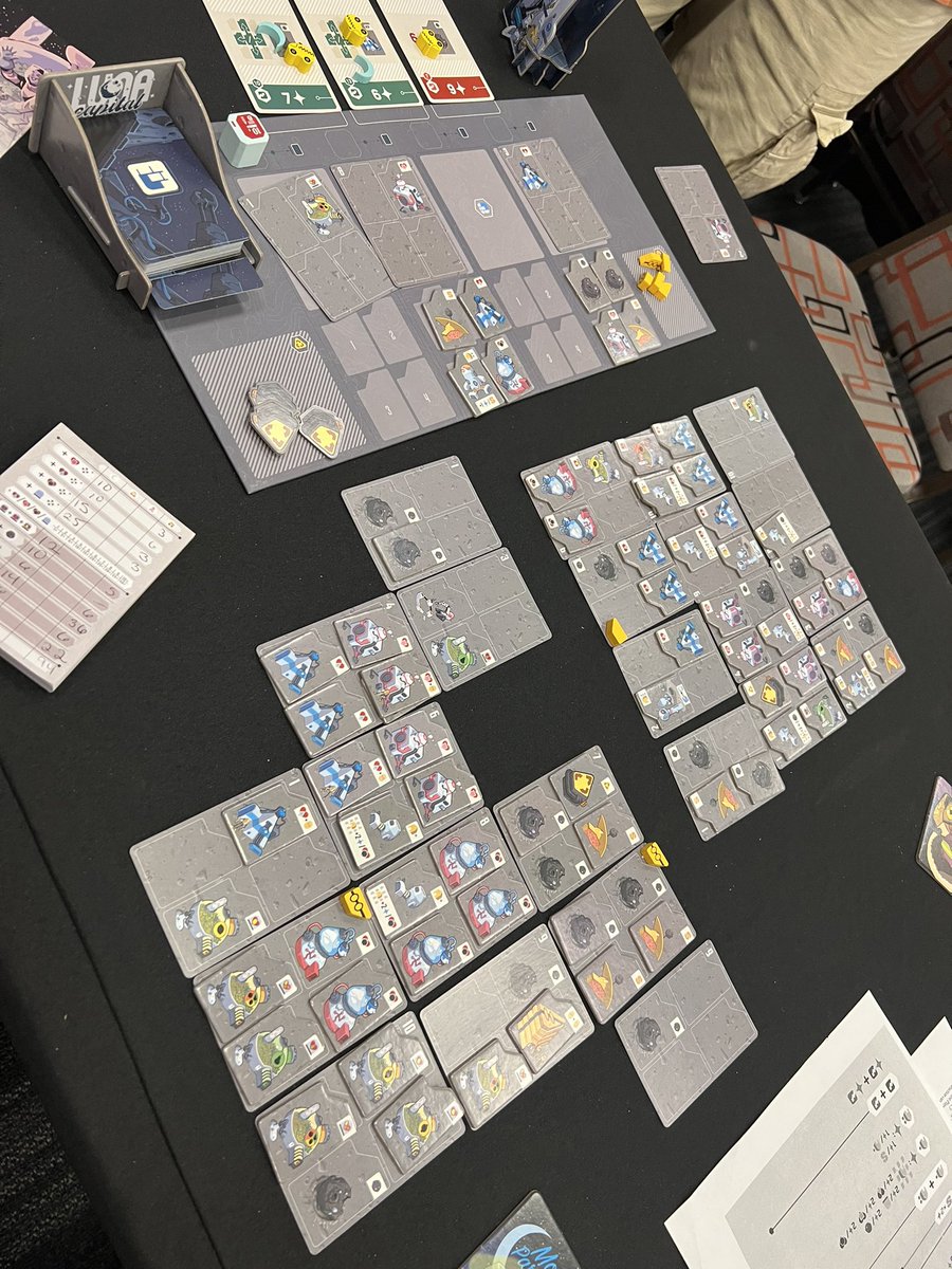 So happy to see an old friend at Tucson ComicCon and get to teach him LUNA Capital.   <a href="/DexEnvoy/">Envoy</a> <a href="/devirgames/">Devir Games</a> #LUNACapital2022